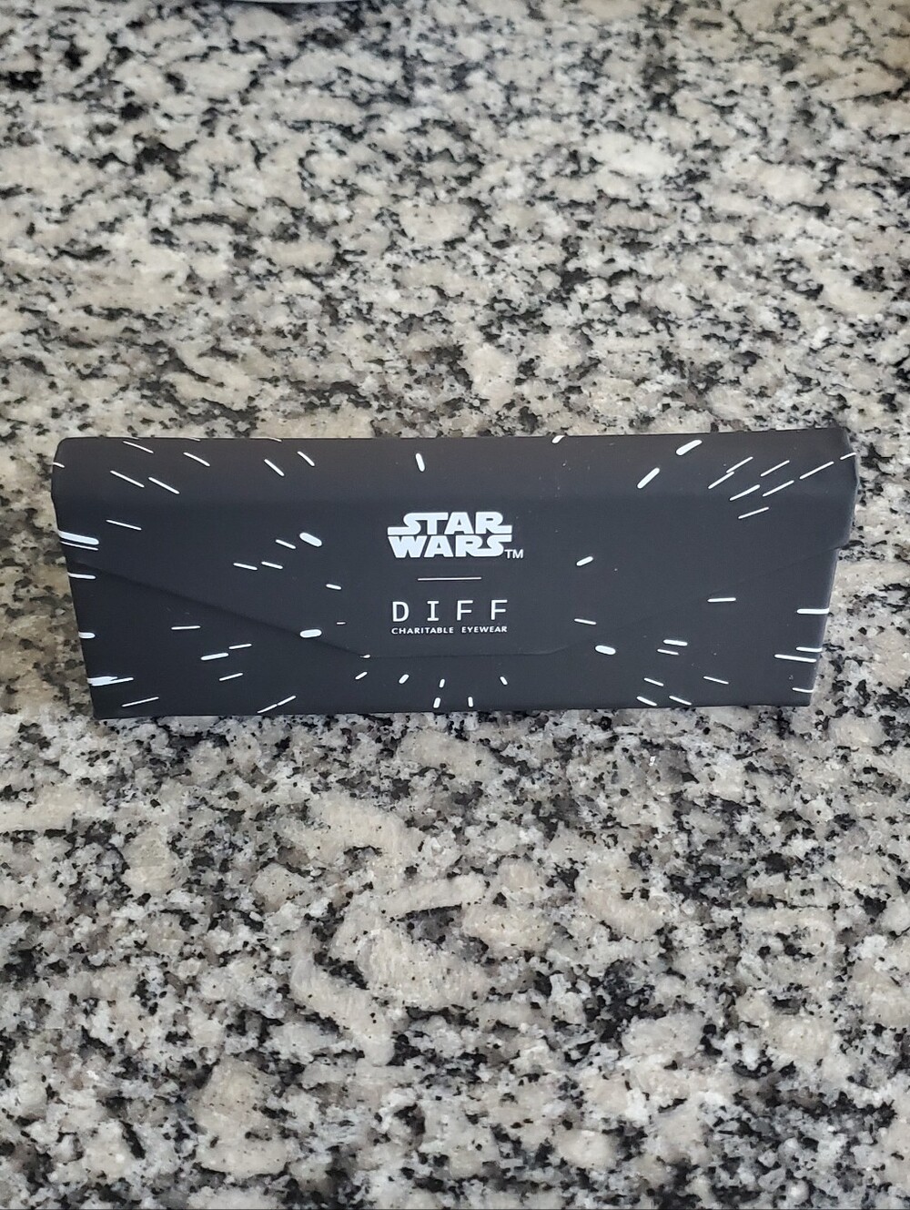 DIFF Eyewear STAR WARS The Mandalorian Foldable Glasses Case & Cleaning Cloth